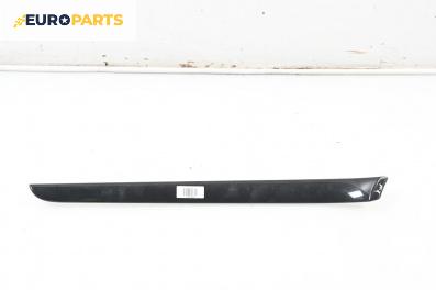 Интериорна лайсна за Audi A4 Avant B6 (04.2001 - 12.2004), 4+1 вр., комби