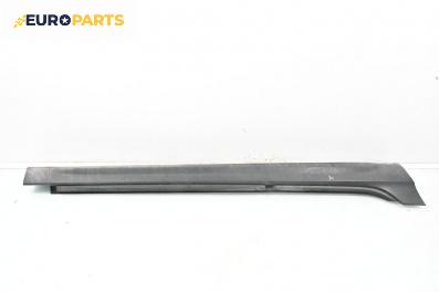 Праг за Volvo V40 Hatchback (03.2012 - 12.2019), 4+1 вр., хечбек, позиция: дясна