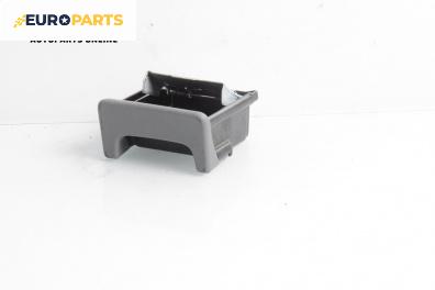 Пепелник за Toyota RAV4 II SUV (06.2000 - 11.2005)