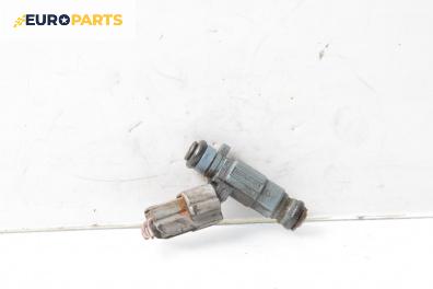 Дюза бензин за Hyundai Santa Fe I SUV (11.2000 - 03.2006) 2.4 16V, 146 к.с., № 3531038010