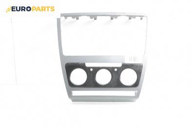 Централна конзола за Skoda Octavia II Hatchback (02.2004 - 06.2013)