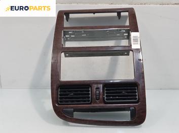 Централна конзола за Toyota Avensis I Sedan (09.1997 - 02.2003)