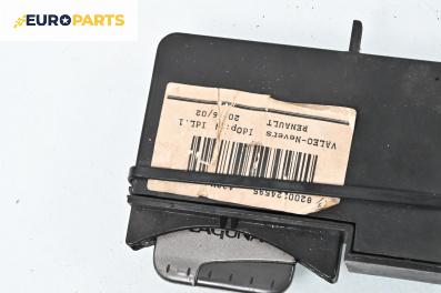 Четец с карта за Renault Laguna II Grandtour (03.2001 - 12.2007), № 8200224595