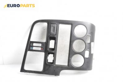 Централна конзола за Nissan Primera Hatchback II (06.1996 - 07.2002)