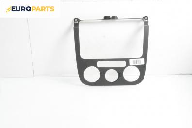 Централна конзола за Volkswagen Golf V Hatchback (10.2003 - 02.2009)