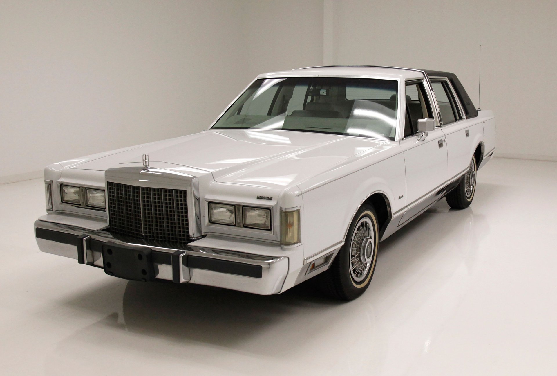 Lincoln Town Car Sedan I (09.1985 - 12.1989)