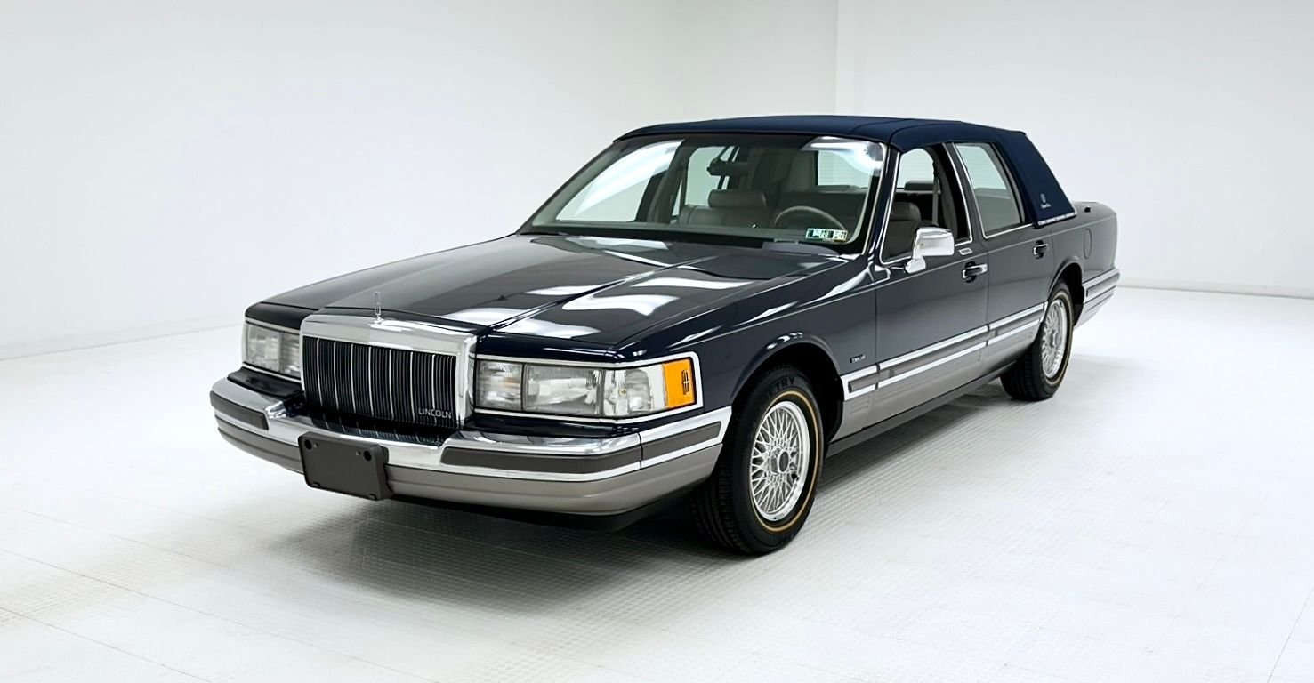 Lincoln Town Car Sedan II (09.1993 - 12.1997)